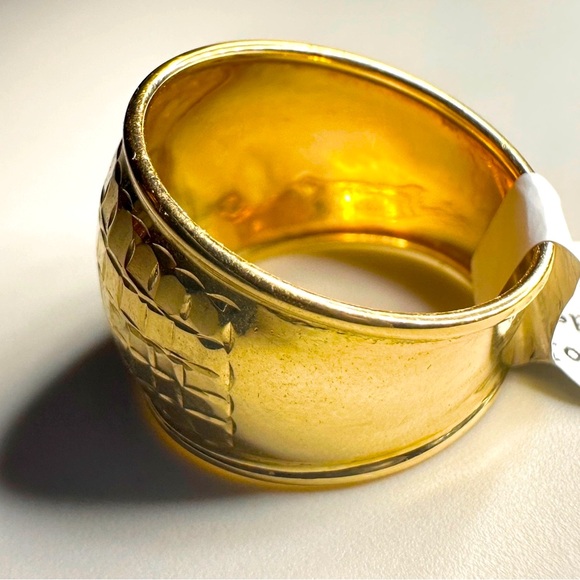 10K Yellow Gold Textured Wide Dome Statement Ring - Sz 7 - Picture 4 of 6